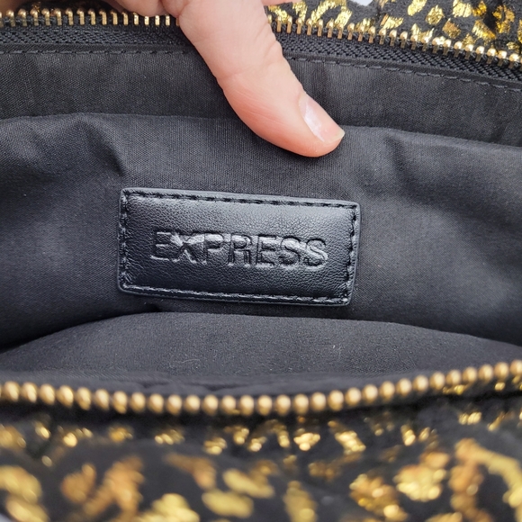 ⭐️4/25 Express Cheetah Print Clutch Ruffle Zipper Top Y2K Black & Gold 11"x6" - Picture 4 of 9
